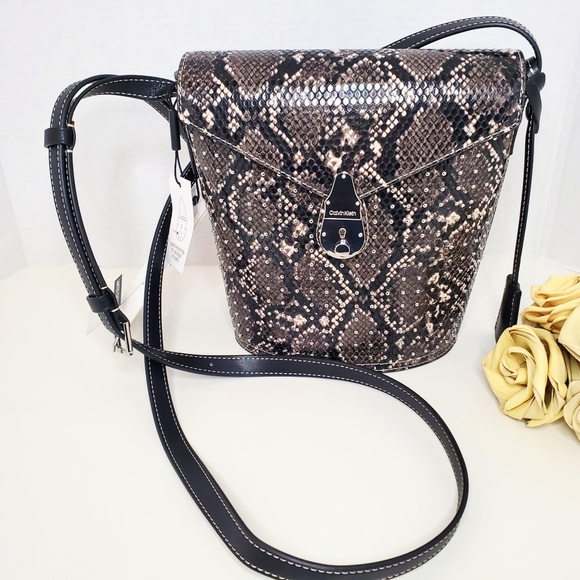 🎁 Calvin Klein Snake Lock Bucket Bag 💫 - Picture 7 of 11
